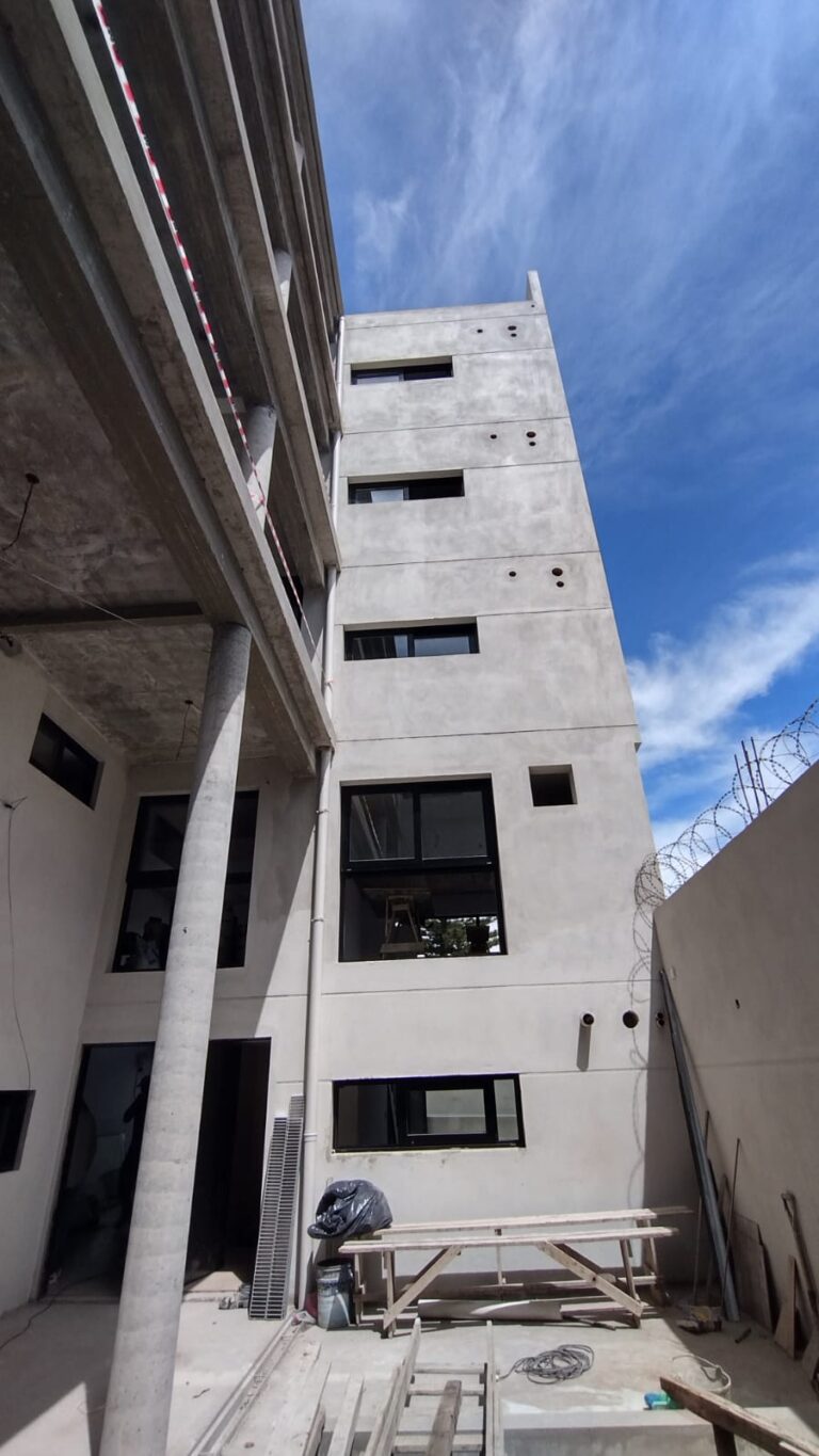 Loma Negra, Klaukol, Weber, Cementos Avellaneda. Bloques Retak, Cerámica Quilmes, Cerámica Fanelli, Cerámica Heredia, Shap, Bloques Retak, Isover, Supertech, Knauf, Barbieri, Anclaflex, Emapi, Nomasgot, Sika, Megaflex, Parsecs, Estisol, Polacrin, Casal, Aberturas metálicas ElItalo, Carpintería Ferrarese, Eternit, Termofusión Tigre, Termofusión Saladillo, Crecchio.